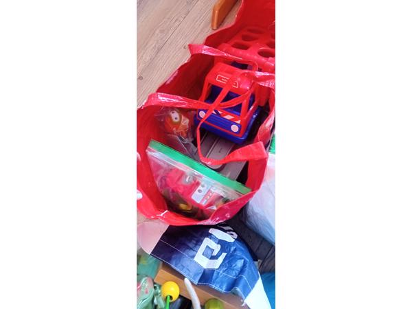 Tassen vol speelgoed