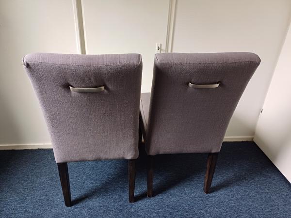 2 eetkamer stoelen