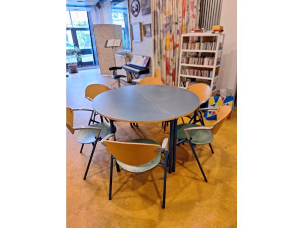 Halfronde tafels 15 stuks