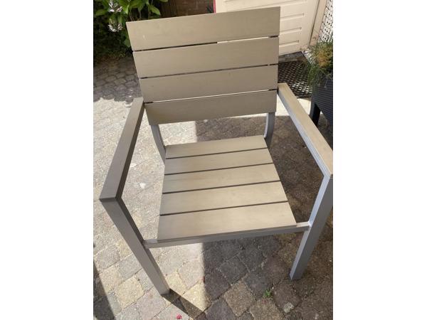 IKEA Falster tuintafel en 3x IKEA Falster stapelbare tuinstoelen