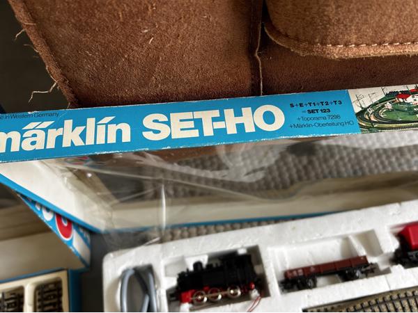 2 sets van Marklin incl wat losse onderdelen