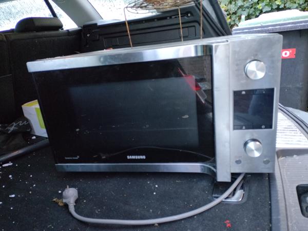 Combimagnetron Samsung compleet en goed werkend.