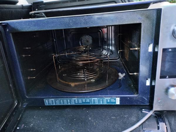 Combimagnetron Samsung compleet en goed werkend.