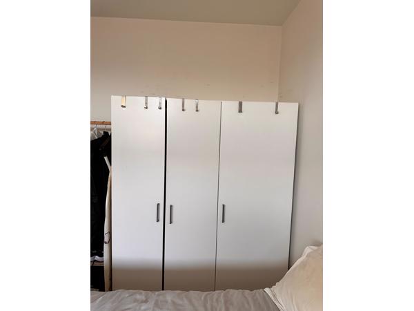 FREE / FREE: IKEA WHITE CLOSET (179x139x40)