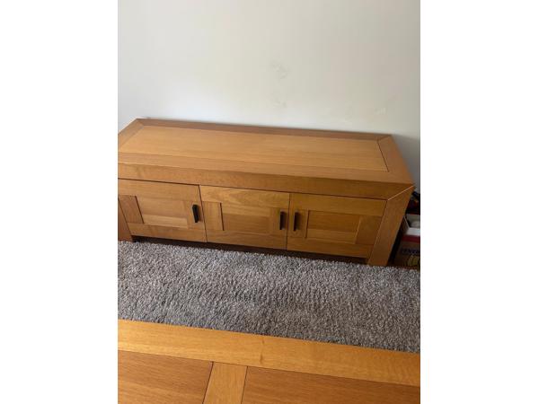 dressoir  tafel,  salon tafel , tv meubel  en planten tafel