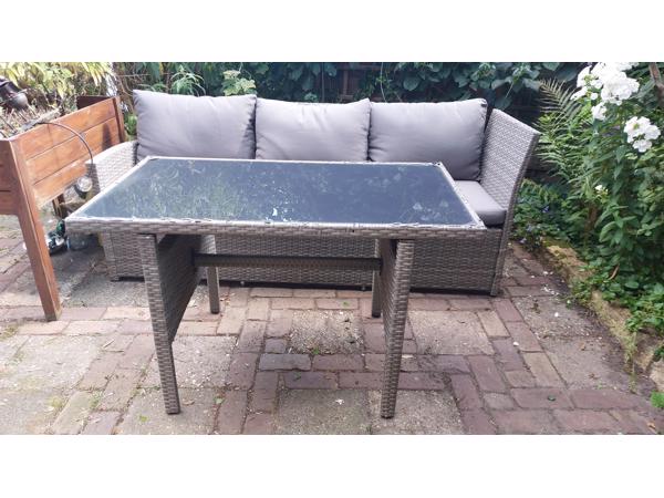 Loungebank en tafel