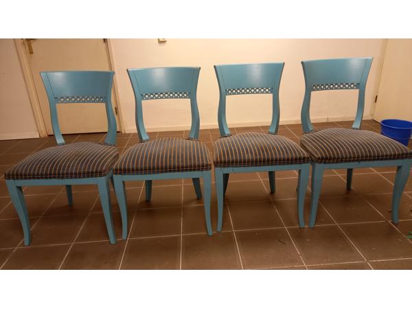 4 stoelen met stoffen bekleding