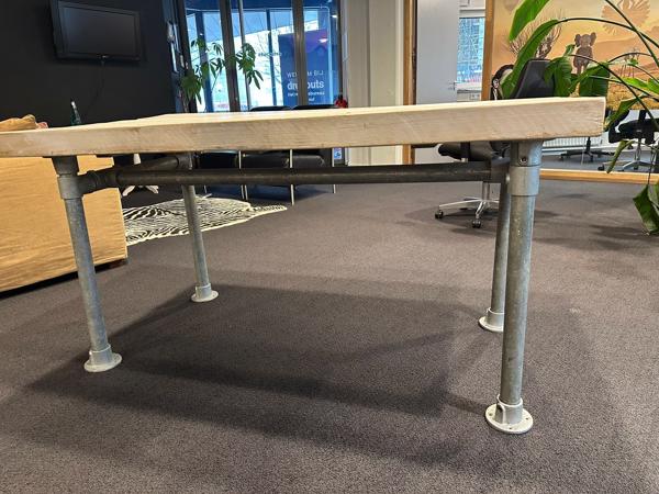 Gratis af te halen houten tafels