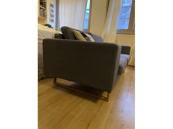 Grijze tweezits bank