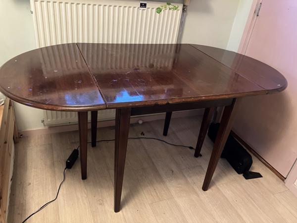 Praktische inklapbare houten tafel