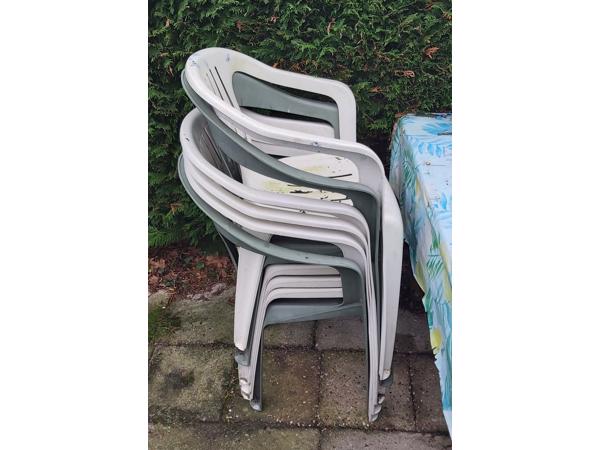 Eenvoudige tuinstoelen