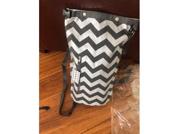 2  nieuwe  rugtassen  kan per   stuk