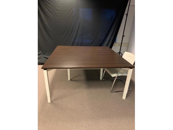 Vierkante bureautafel 160x160cm