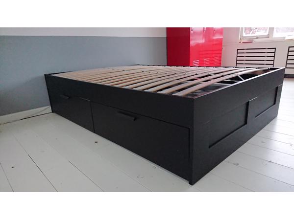 BRIMNES bed zwart 140x200 cm