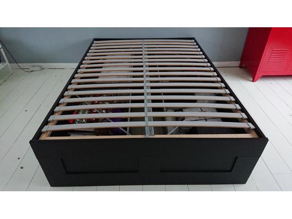 BRIMNES bed zwart 140x200 cm