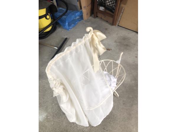 Poppenwieg van ijzer met bekleding (zie foto&amp;#x2019;s)