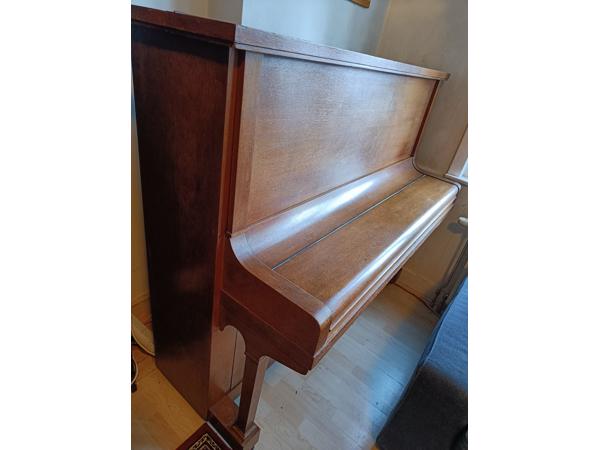 L. Simon upright piano (Amsterdam Oost)