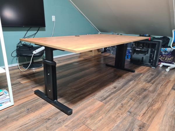 Moet Snel Weg Groot Burea/Tafel D:100cm B:180 H: Verstelbar