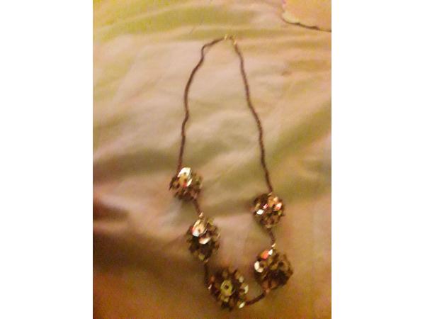 Een leuk set keting plus orbel