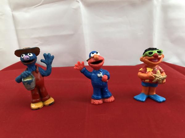 Figuren uit Sesamstraat en Muppet Show ( Henson producties )