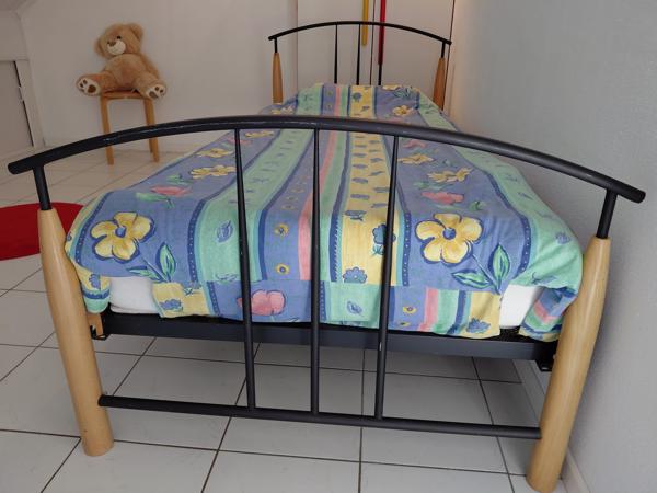 1 persoonsbed 90cm x 210cm