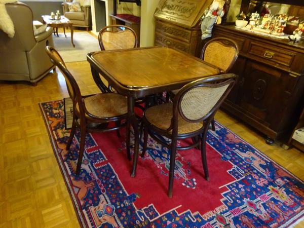 Thonet speeltafel Nr 3 en 4 stoelen