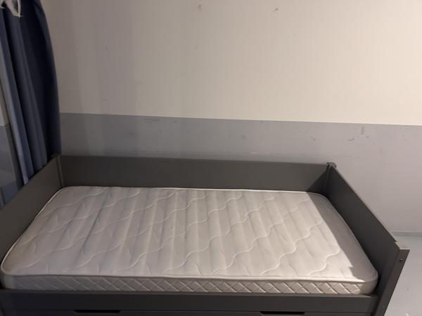 Eenpersoons bed 90x200 blauw/grijs incl. matras