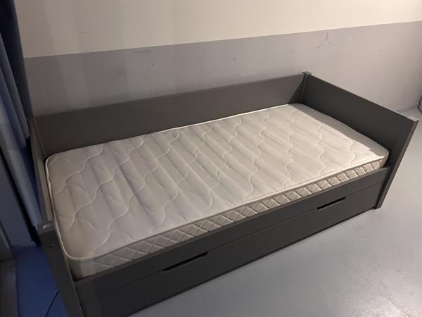 Eenpersoons bed 90x200 blauw/grijs incl. matras