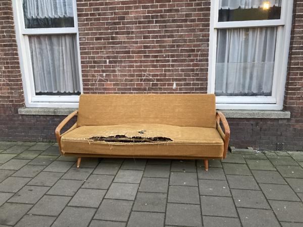 Vintage bank design maar moet gestoffeerd worden