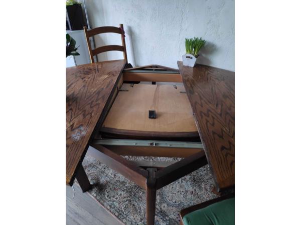 Zeskantige uitschuifbare houten tafel