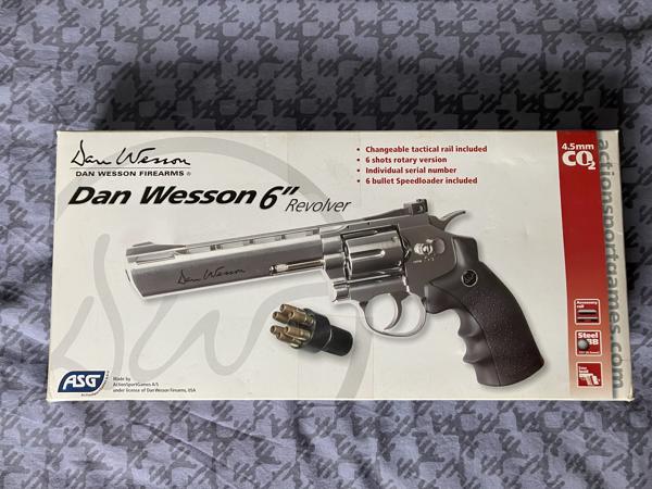 Dan & Wesson 6" /  4,5mm co2 bb