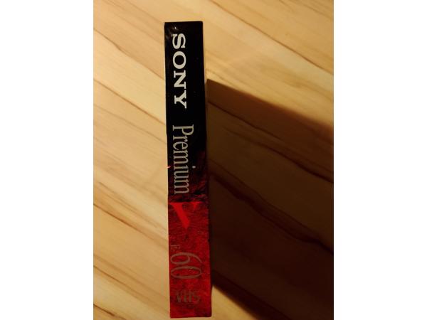 5 Sony VHS videocassettes