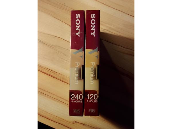 5 Sony VHS videocassettes