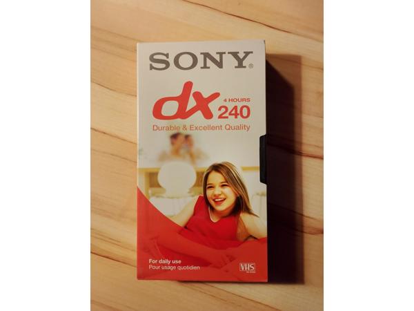 5 Sony VHS videocassettes