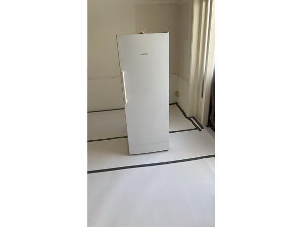 Siemens koelkast nog in zeer goede staat.  Ca 5 jaar oud.