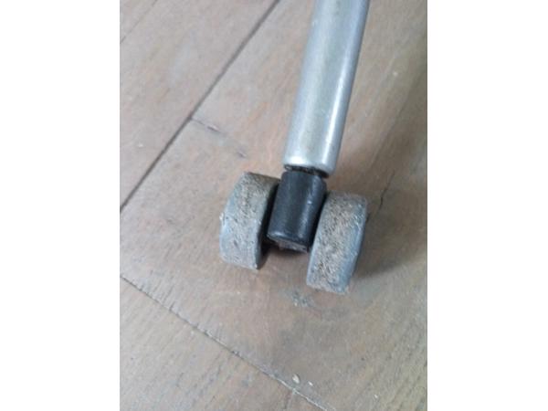 4 eetkamerstoelen, bijzettafeltje