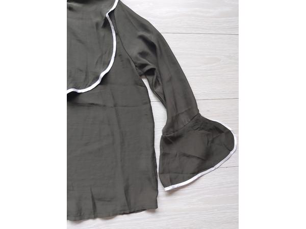 JCL blouse khaki met lange kraag vorm wit randje L/40
