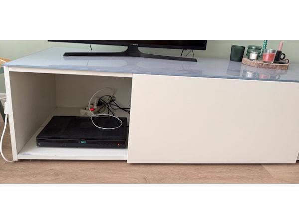 TV-kast 226 cm (afhalen, zelf tillen demonteren 3e etage)