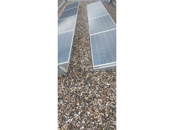 8 zonnepanelen en omvormer