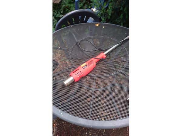 te koop z.g.a.n.  varo elektrische onkruidbrander  2000 watt