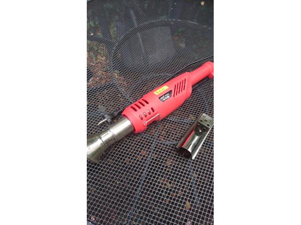 te koop z.g.a.n.  varo elektrische onkruidbrander  2000 watt
