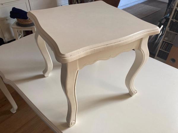 Witte eettafel met bijzettafel