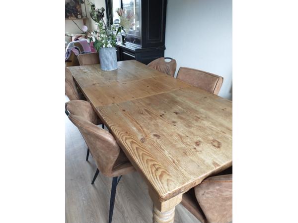 In de aanbieding!!! Mooie degelijke eettafel!!