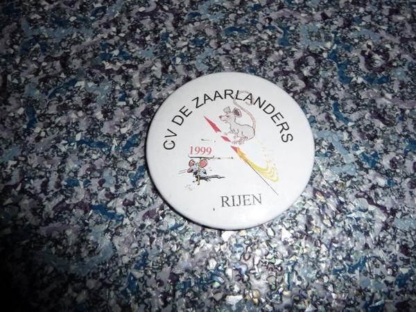 Buttons groot en klein, diverse , 2 cm tm 7,5 cm doorsnee