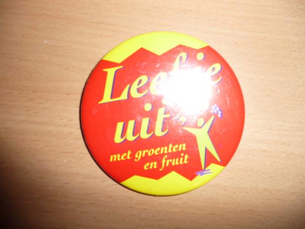 Buttons groot en klein, diverse , 2 cm tm 7,5 cm doorsnee