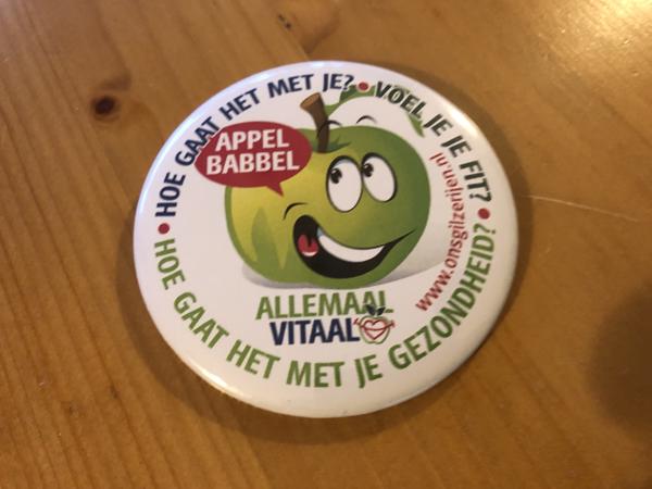 Buttons groot en klein, diverse , 2 cm tm 7,5 cm doorsnee