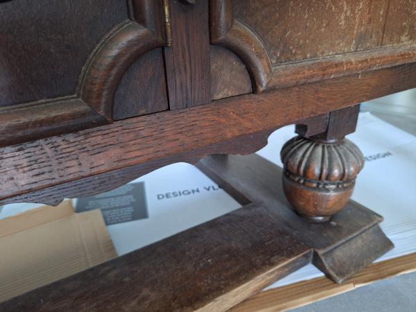 Oude dressoir kast