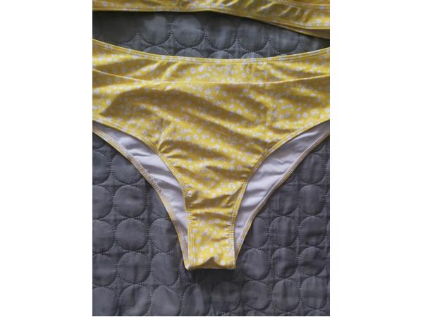 Bikini geel bloemetjes XL