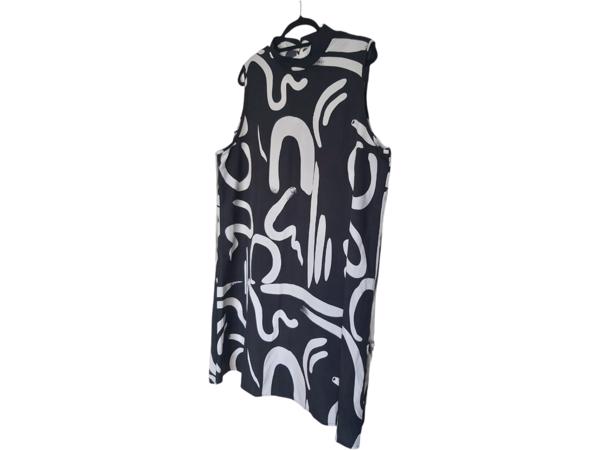 Mouwloze zomerjurk zwart wit 2XL