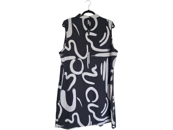 Mouwloze zomerjurk zwart wit 2XL